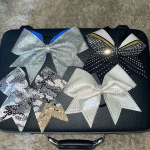 Cheerleadibg bows!